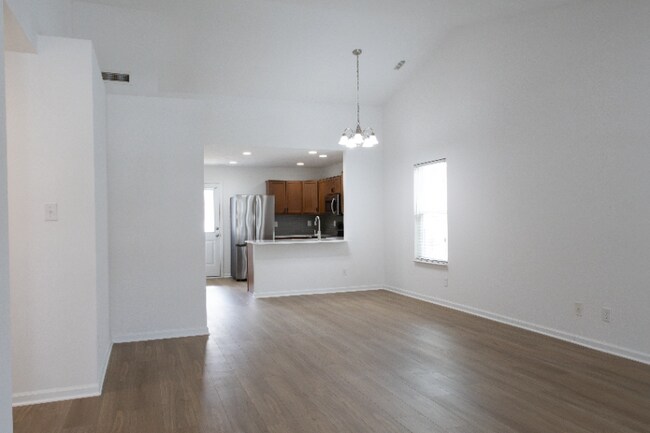 Building Photo - 931 Maidstone Ave