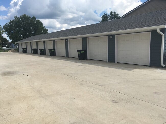 Foto del edificio - 3 BD, 2 BA IN TEA! LOCATION! LOCATION! LOCATION! AMENITY FILLED, PET FRIENDLY TOWN HOME!