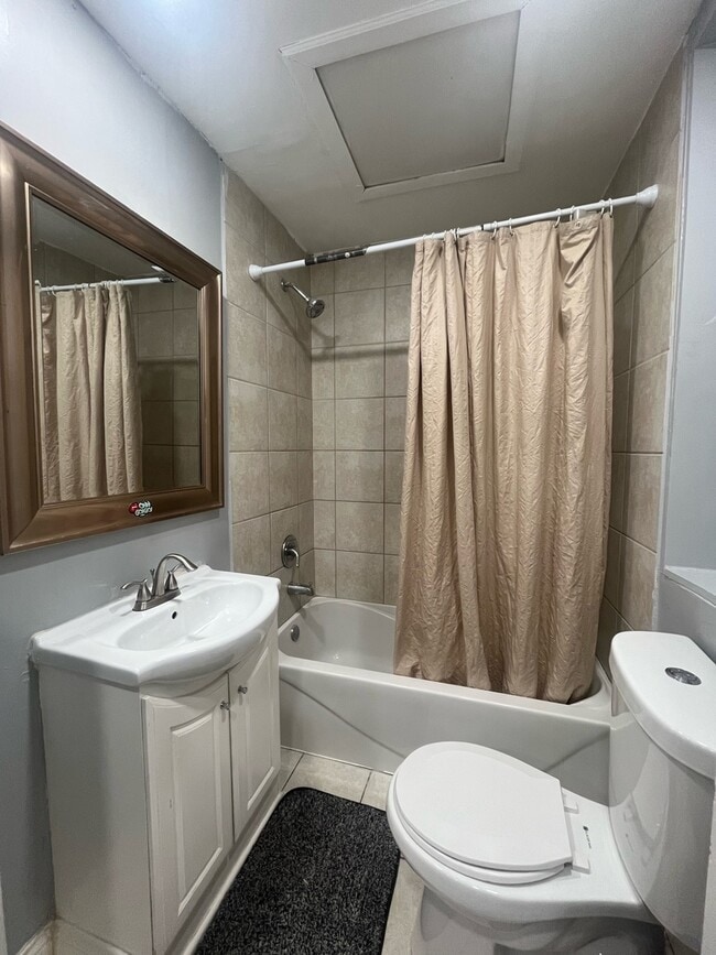 Foto del edificio - 1646 W Cermak Rd