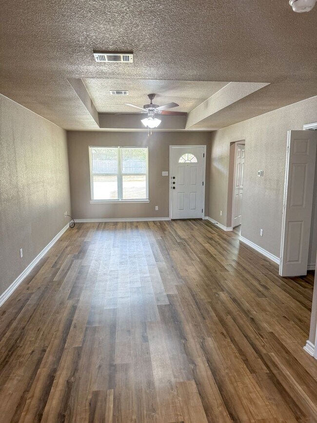 Building Photo - 1617 Pontotoc Trce