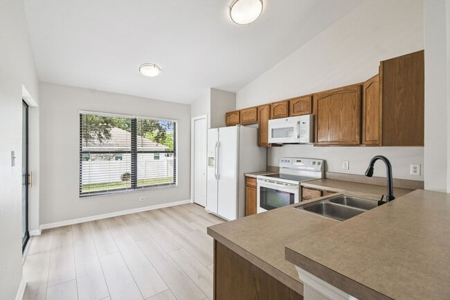 Foto del edificio - Charming 3-bedroom + 2-Bathroom Home in th...