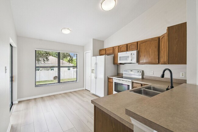 Foto del edificio - Charming 3-bedroom + 2-Bathroom Home in the heart of Leesburg