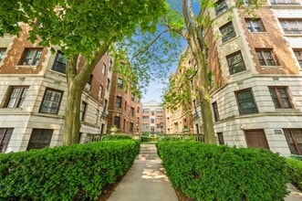Building Photo - 2326 N Lincoln Park W