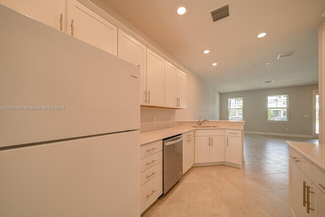 Building Photo - 1280 Eucalyptus Dr