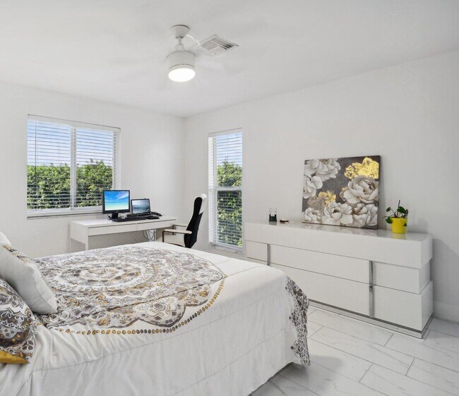 Foto del edificio - 2835 SW 13th St