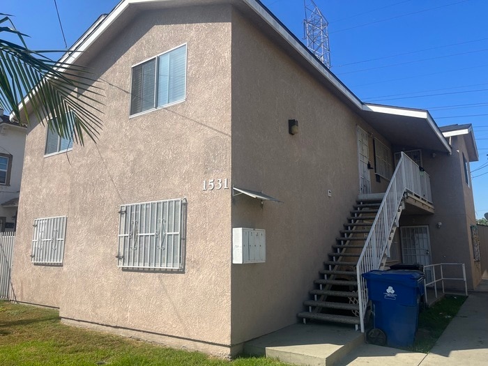 Primary Photo - Newly updated pet-friendly home on the sec...