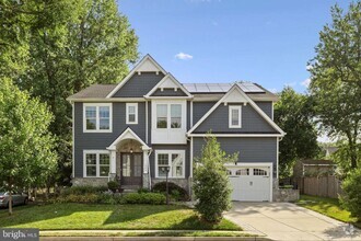 Building Photo - 1003 Hillcrest Dr SW