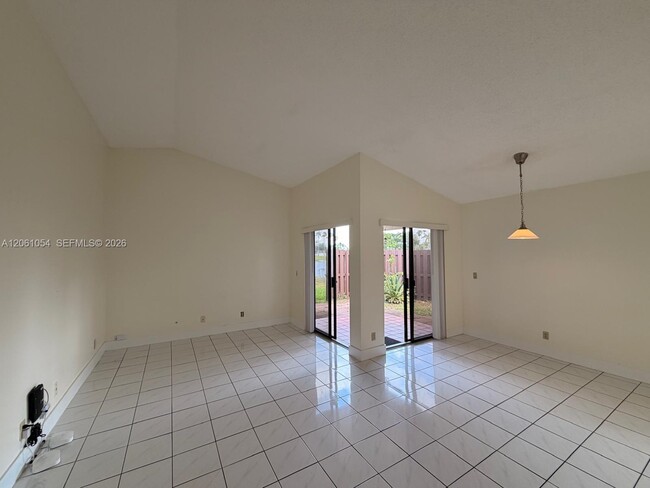 Foto del edificio - 6431 NW 171st St