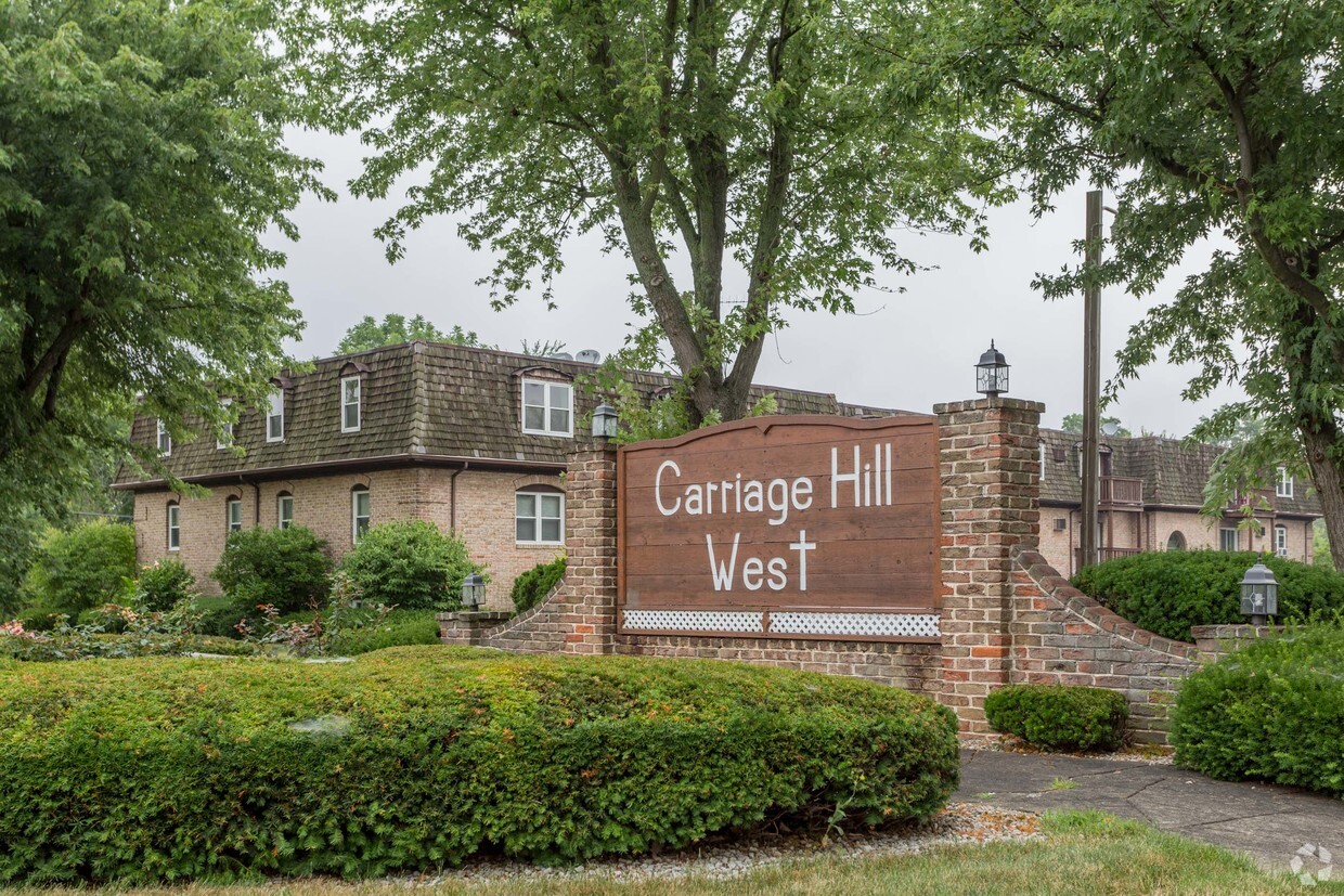 Entrada - Carriage Hill West Apartments