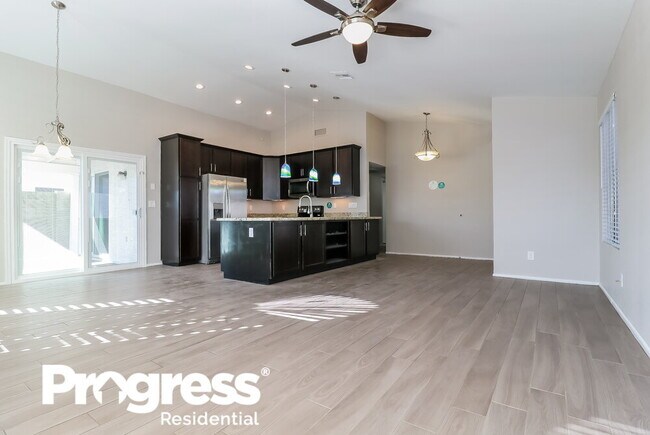 Foto del edificio - 8811 W Greenbrian Dr