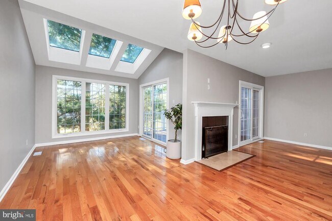 Foto del edificio - 424 W Village Ln