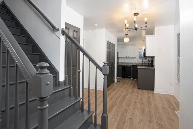 Foto del edificio - Beautiful 3 Bedroom Home available late Ma...