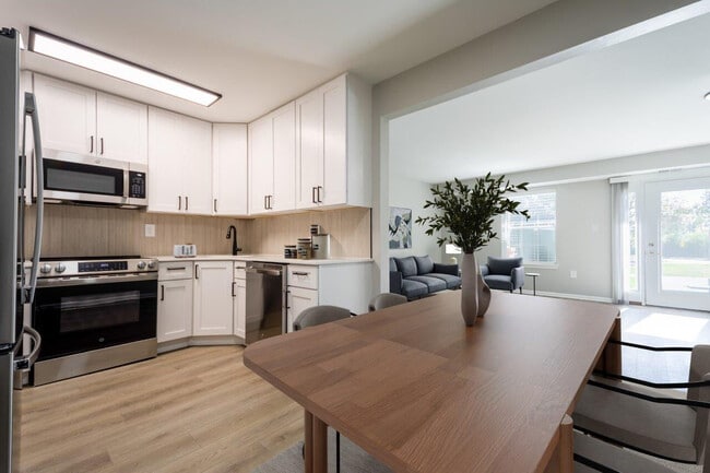 Foto del edificio - Fox Ridge and Lakeview Apartments