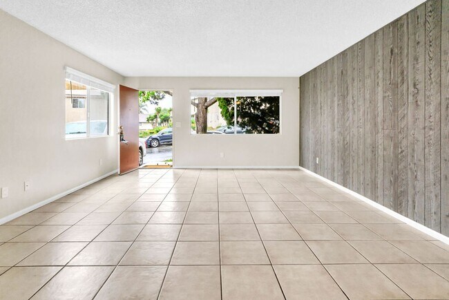 Foto del edificio - Great Three bedroom in UTC!  Available now!