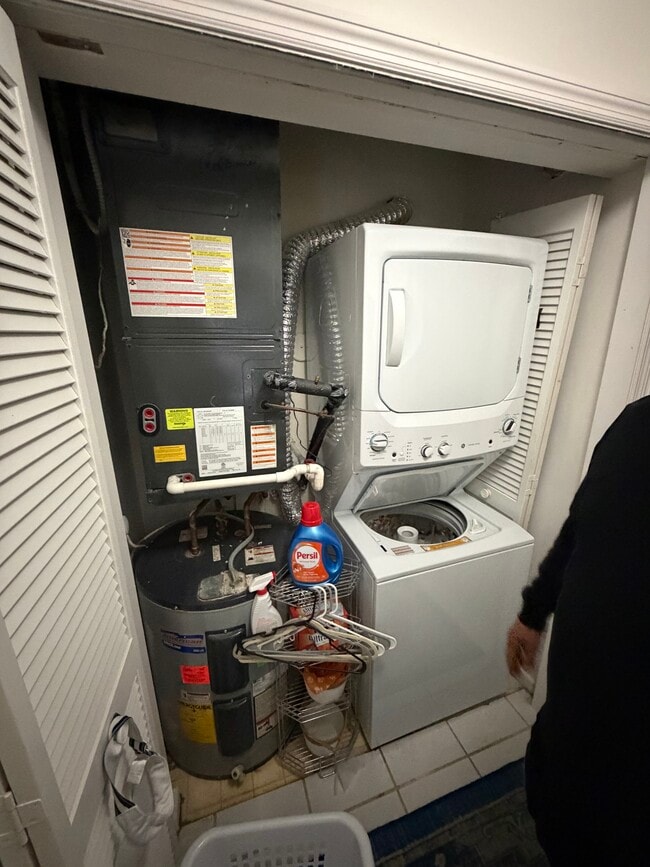 Foto del edificio - 8073 Aberdeen Dr