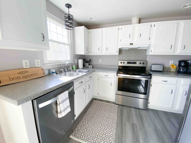 Foto del edificio - 11423-11425 5 Cedars Rd
