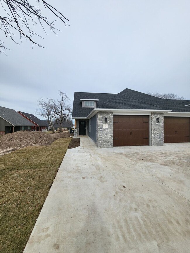 Building Photo - Brand new and ready to make your home!