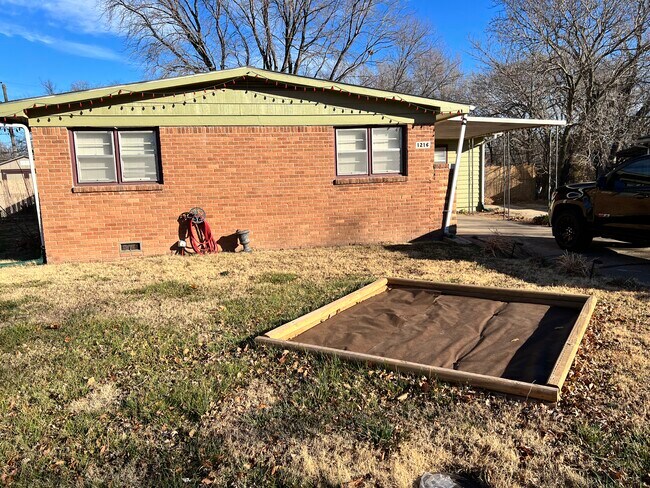 Foto del edificio - 1216 E Beaumont St