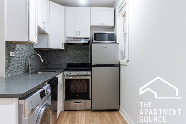 Foto del edificio - 511 W Belmont Ave