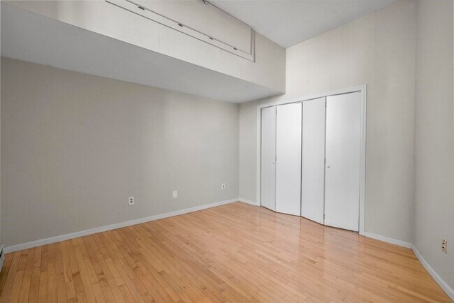 Building Photo - 351 W 4th St