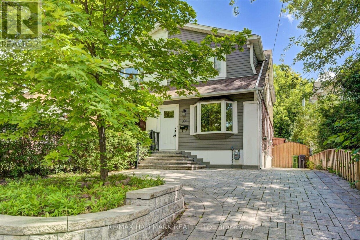 Primary Photo - 301 Silver Birch Ave