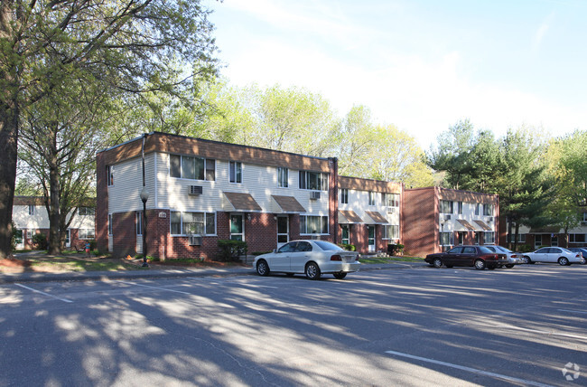 Foto del edificio - Eastbrook Apartments