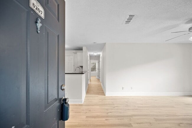 Building Photo - 5207 Santa Fe Pkwy