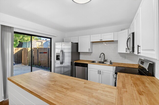 Foto del edificio - 198 Lake Arbor Dr