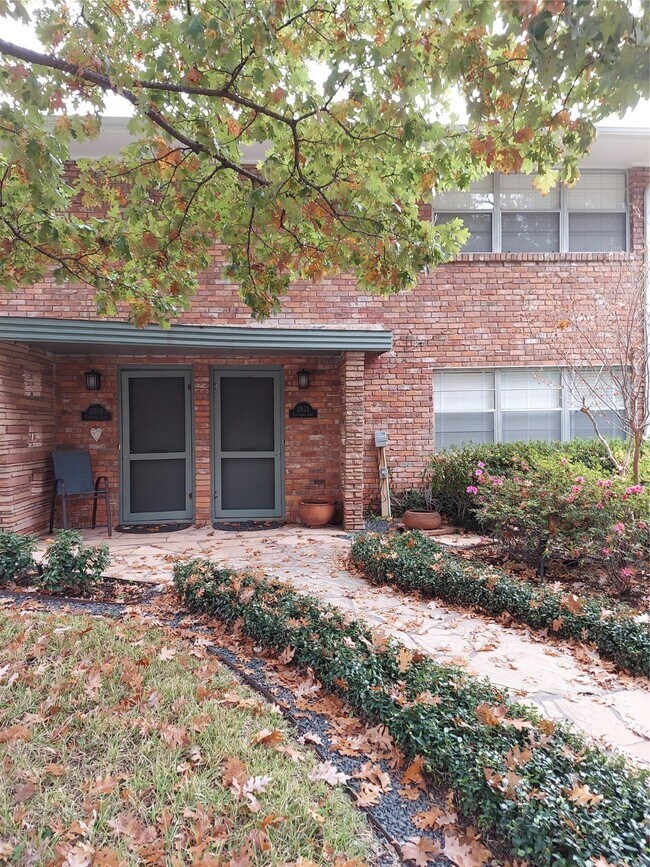 Foto del edificio - 2821 Eastgrove Ln