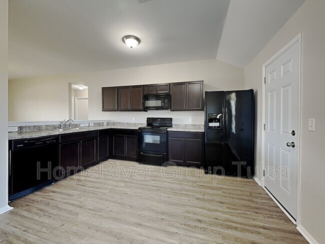 Building Photo - 2840 Lariat Ln