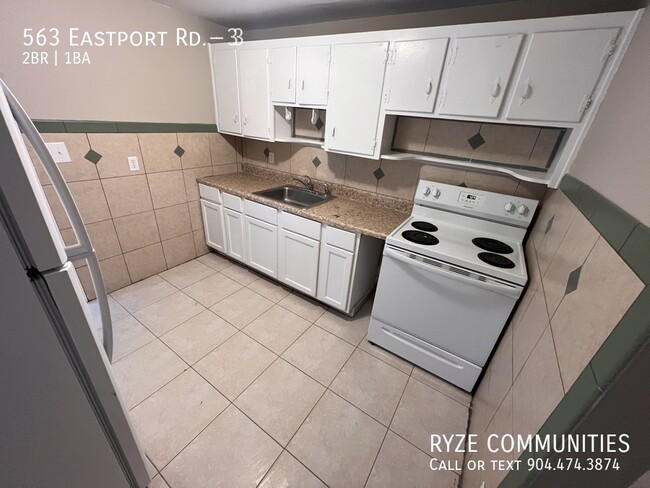 Foto del edificio - 563 Eastport Rd