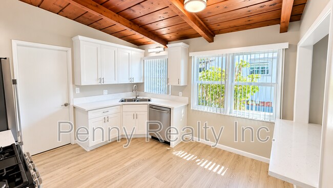 Foto del edificio - 4064 Ingraham St