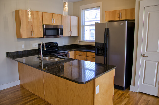 Kitchen - 817 3rd Ave N