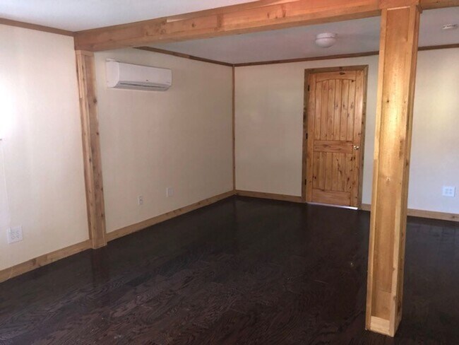 Foto del edificio - Spacious 4/1 Home on Quiet Block of Mulber...