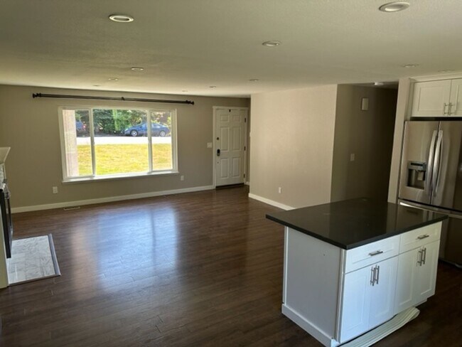 Foto del edificio - Updated Redmond Rambler For Rent!