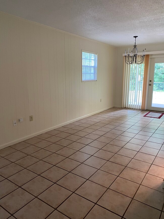 1007 SW McFarlane Ave, Lake City, FL 32025 Townhome Rentals in Lake