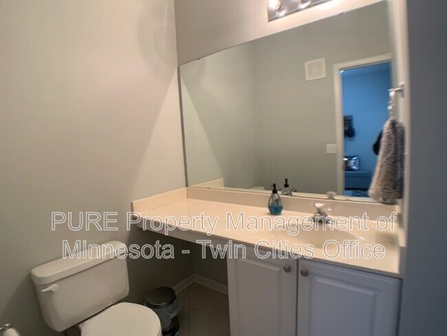 Building Photo - 2245 Creekside Ct
