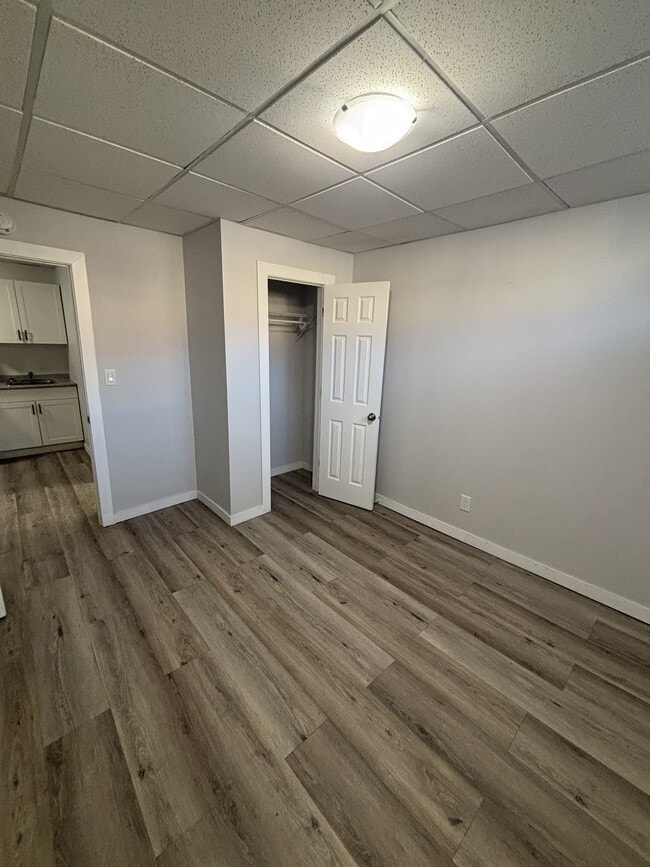 Building Photo - 570 Ellice Ave