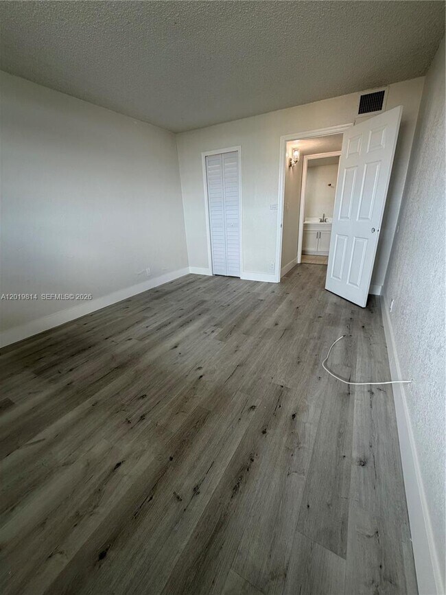 Foto del edificio - 801 NW 47th Ave