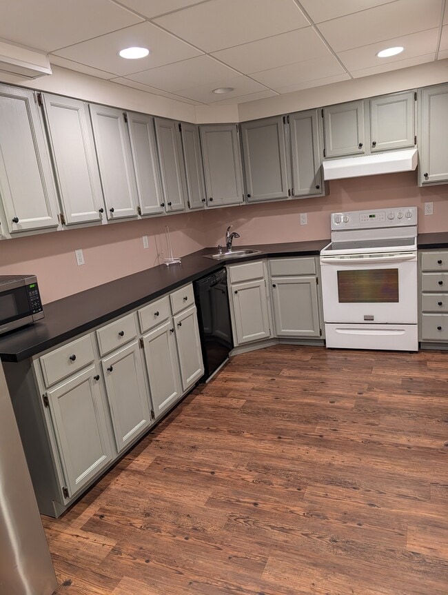 Building Photo - 1480 Main Rd