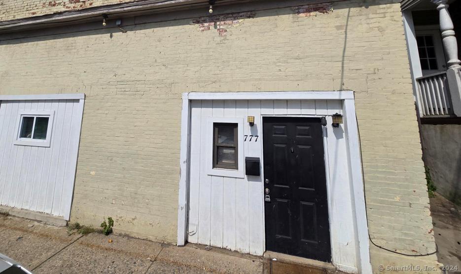 Primary Photo - 777 E Main St