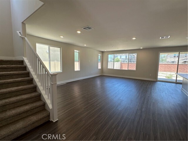 Foto del edificio - 16668 Bristlecone Ave