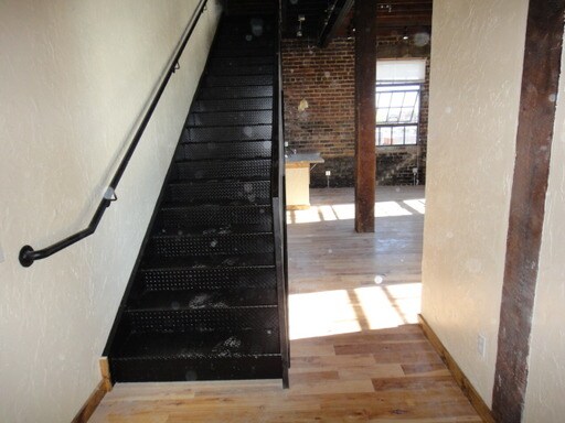 Building Photo - 323 N Patton Ave