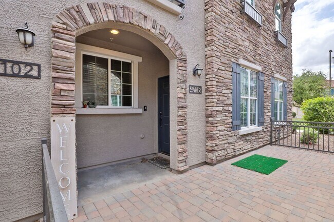 Foto del edificio - 3 bed/2.5 bath Condo in Gilbert’s Lofts in...