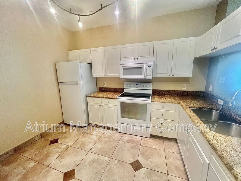 Primary Photo - 1725 Arbor Lakes Cir