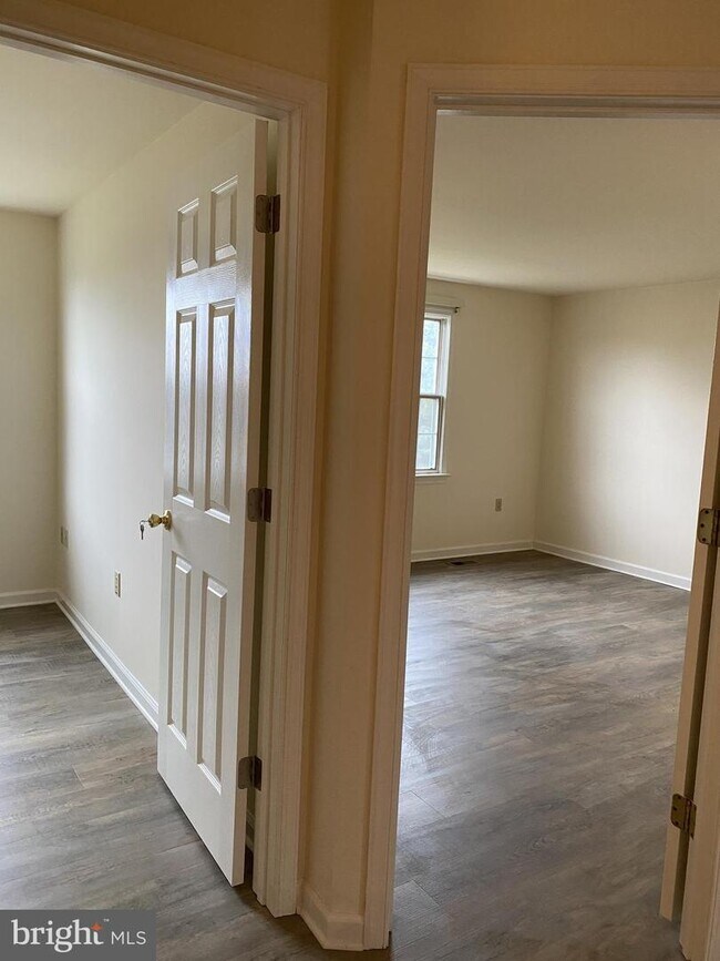 Foto del edificio - 8224 Red Wing Ct