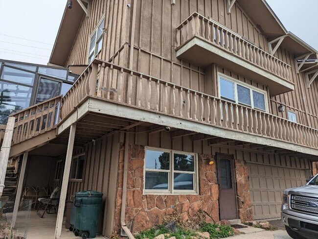 Foto del edificio - 1393 S Foothill Dr