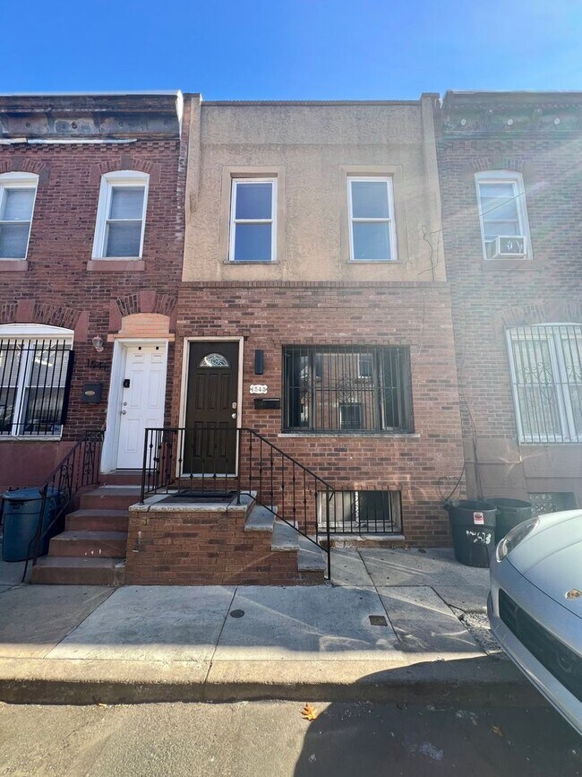 Building Photo - Stunning 3-Bedroom Townhome in Point Breeze! Available NOW!
