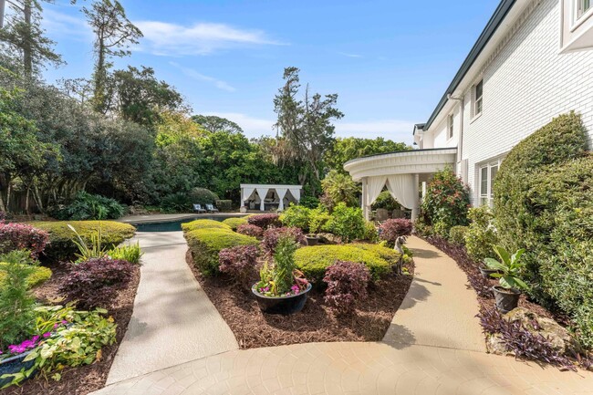 Building Photo - Luxury home for rent in sought-after Deerw...