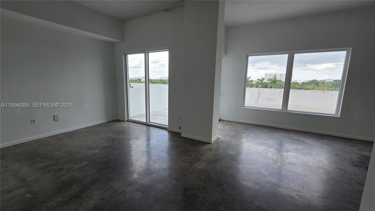 Foto del edificio - 10 SW South River Dr